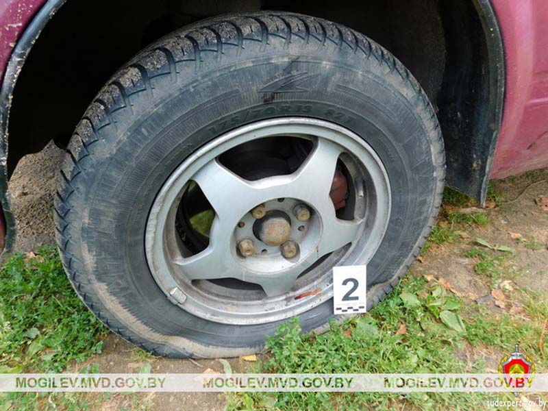 Колеса чужого авто повредил перочинным ножом житель Могилевского района
