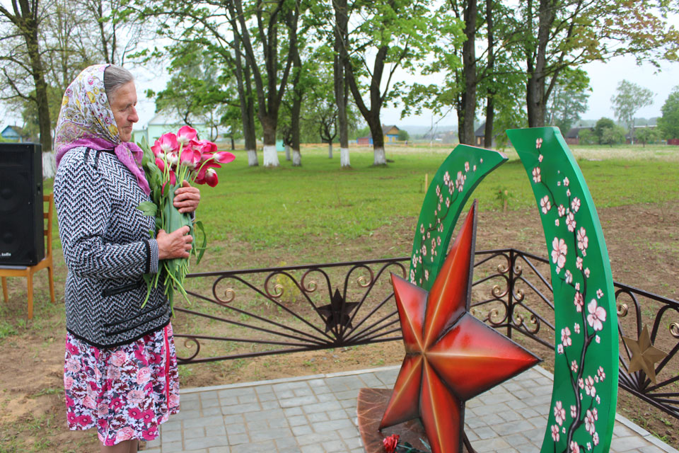 Аллею Памяти открыли в агрогородке Семукачи Могилевского района. Фото