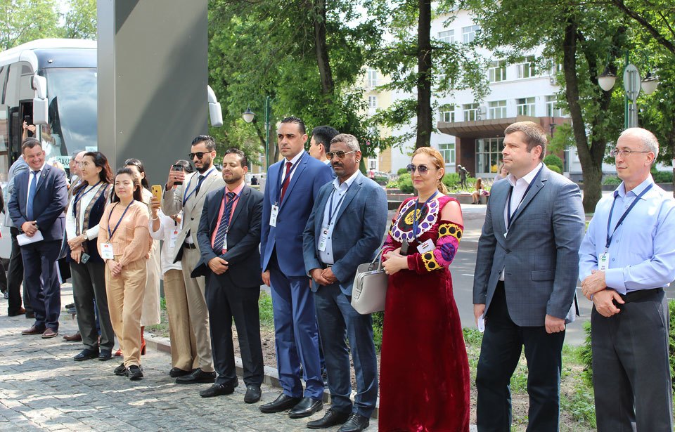 Представители дипломатического корпуса принимают участие в мероприятиях праздника «Купалье» в Александрии