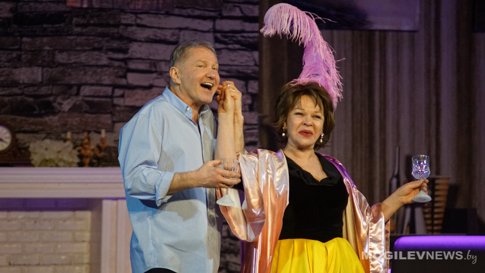 Игорь Бочкин и Елена Валюшкина показали в Могилеве спектакль «Формула счастья». Фото
