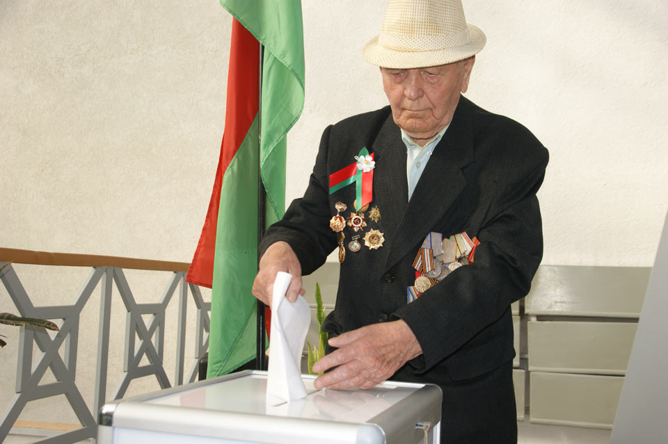 Важно сохранить мир и спокойствие в Беларуси - ветеран ВОВ. Фото