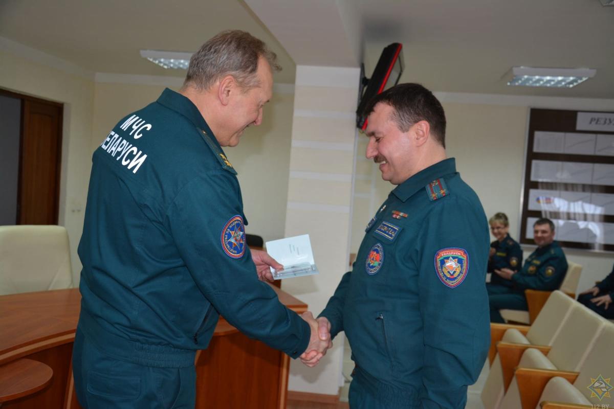 Министр МЧС вручил награды спасателям Могилевской области