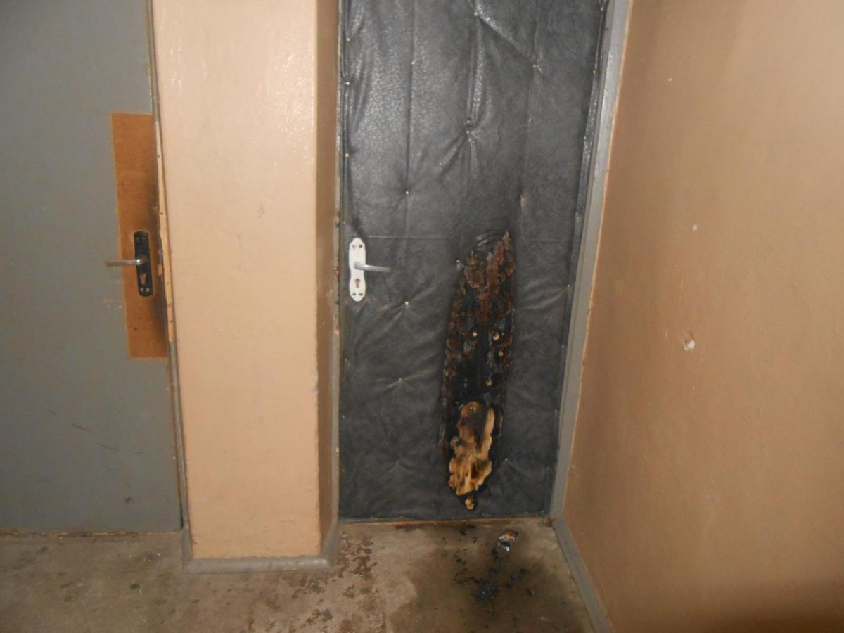 В Могилеве подожгли дверь квартиры - виновных устанавливают