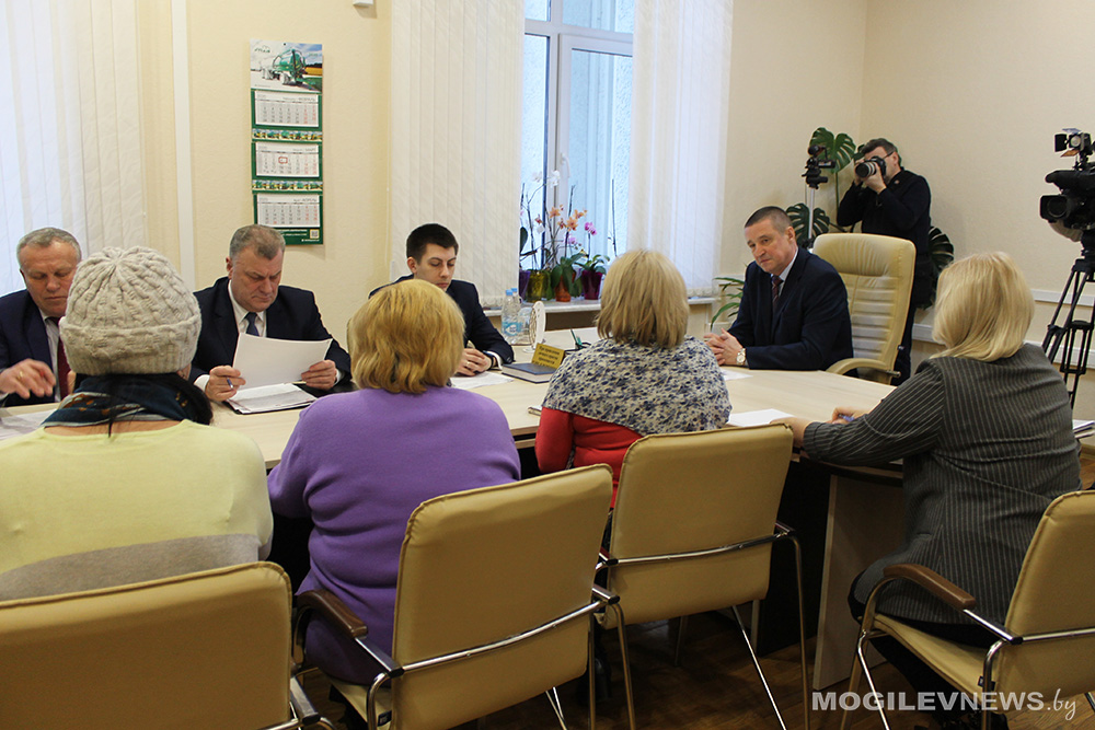 Вопросы землепользования, ЖКХ и выплаты зарплаты интересовали граждан во время личного приема губернатора