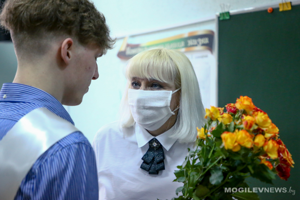 В школах Беларуси начинаются выпускные экзамены