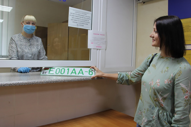 В Могилеве при регистрации в ГАИ электромобилей, их владельцы получают зеленые номера