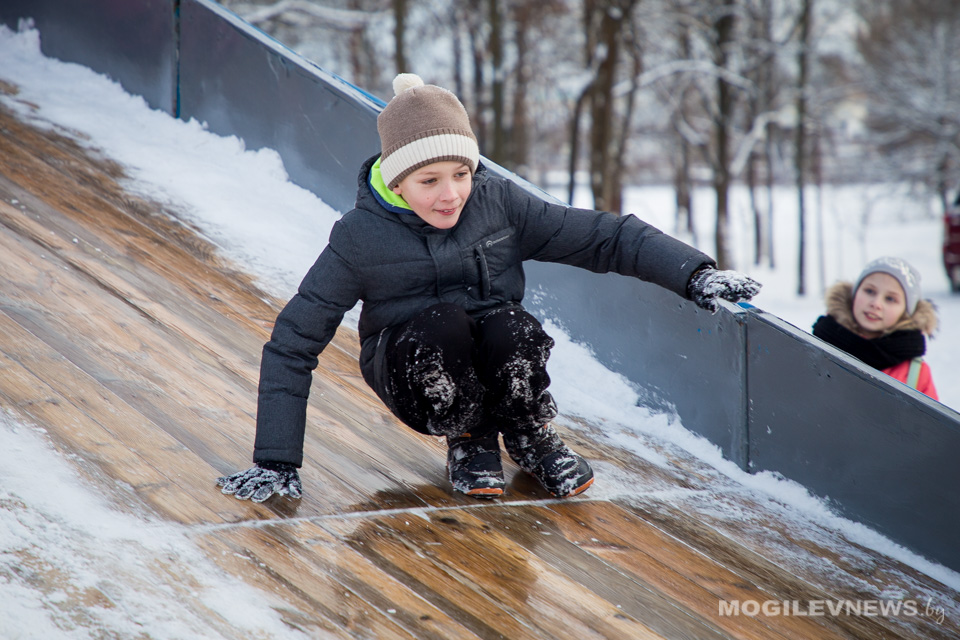 Оранжевый уровень опасности в связи с сильными гололедом и гололедицей объявлен в Могилевской области 11 декабря