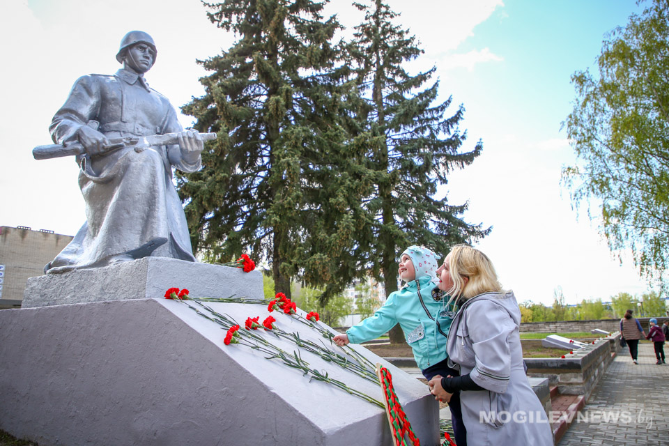 Акция памяти прошла на мемориальном комплексе «Лагерь смерти» в Могилеве. Фото