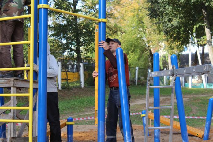 Первую специализированную воркаут-площадку устанавливают в Костюковичах
