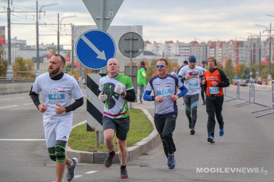 Спортивно-патриотическая  акция «Марафон #75кмзаПобеду» проходит в Могилеве