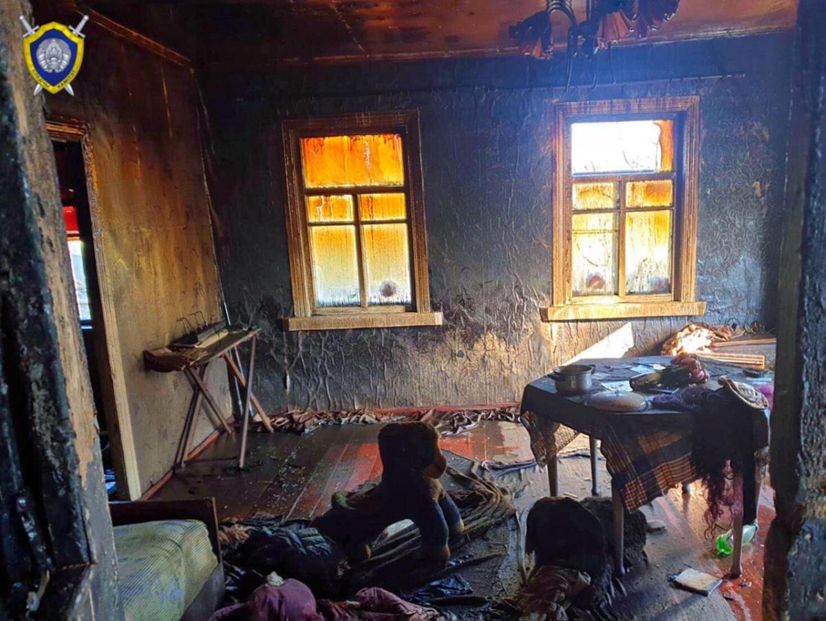 Два человека погибли на пожаре в Кировске