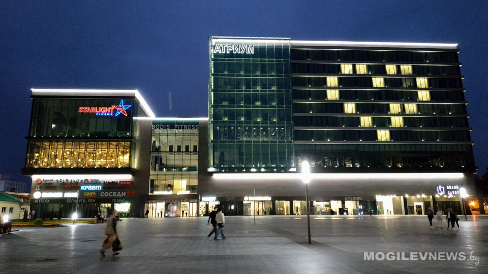 Зажженными в форме сердца окнами в Могилеве поздравили медиков с праздником