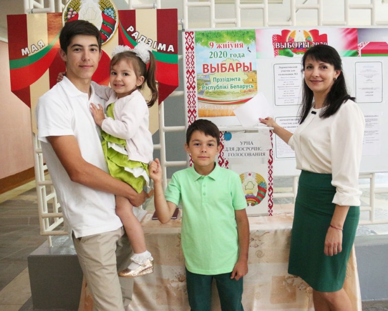 Жители Чаус принимают участие в досрочном голосовании