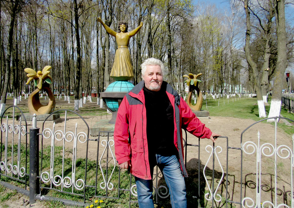 В центральном парке в Климовичах установили новые железобетонные скульптуры