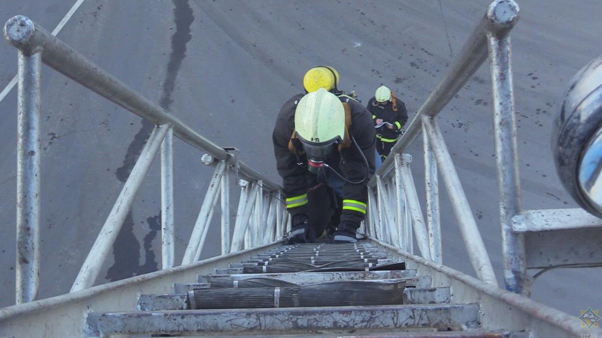 Тактико-специальные учения провели спасатели в рамках «Единого дня безопасности». Фото