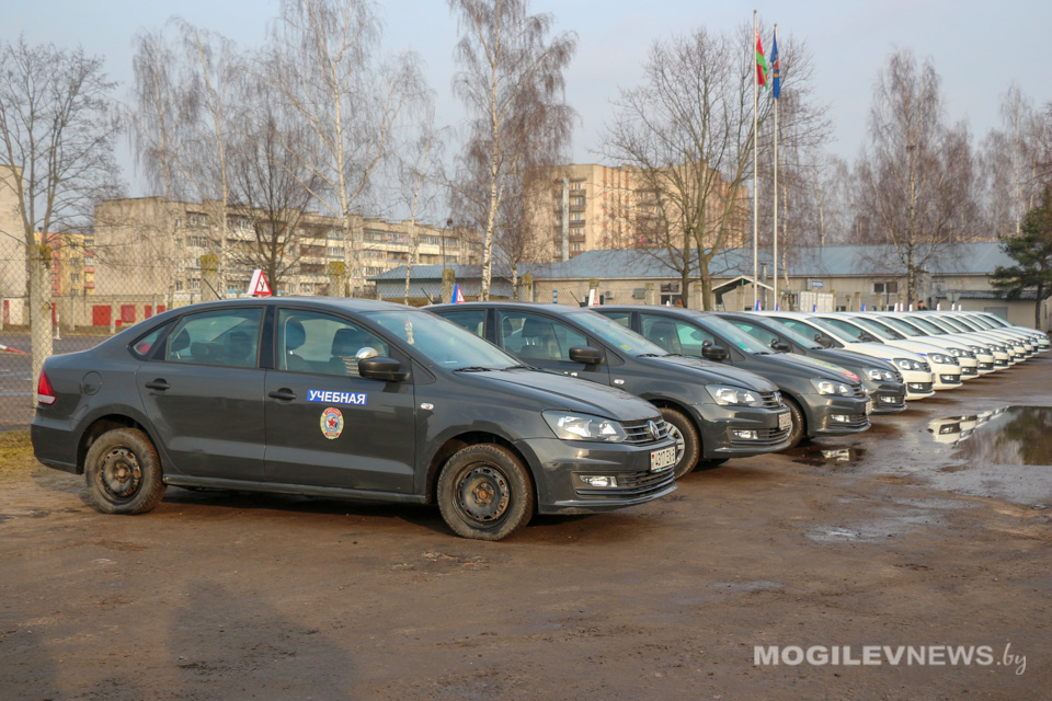 Новые автомобили вручили районным структурам ДОСААФ. Фото