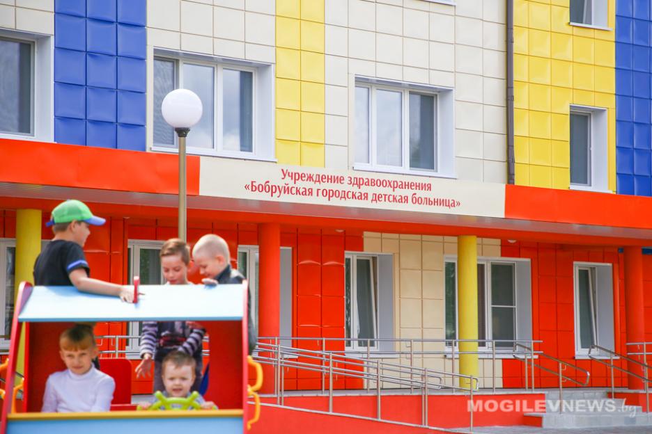 В Бобруйске открыта детская больница и заложена капсула под фундамент новой школы