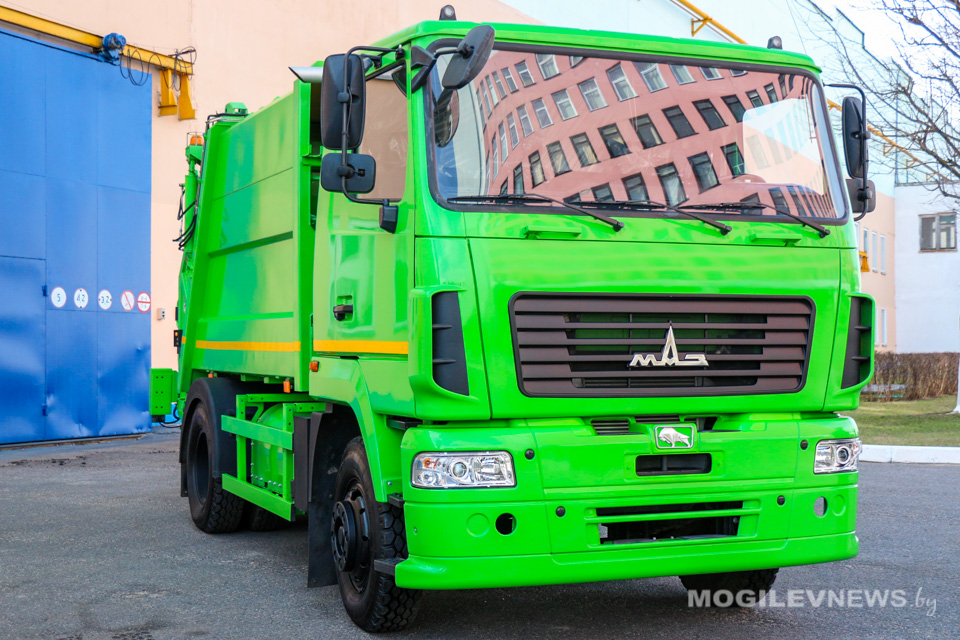 Газовый мусоровоз МАЗ презентовали на заводе «Могилевтрансмаш». Фото