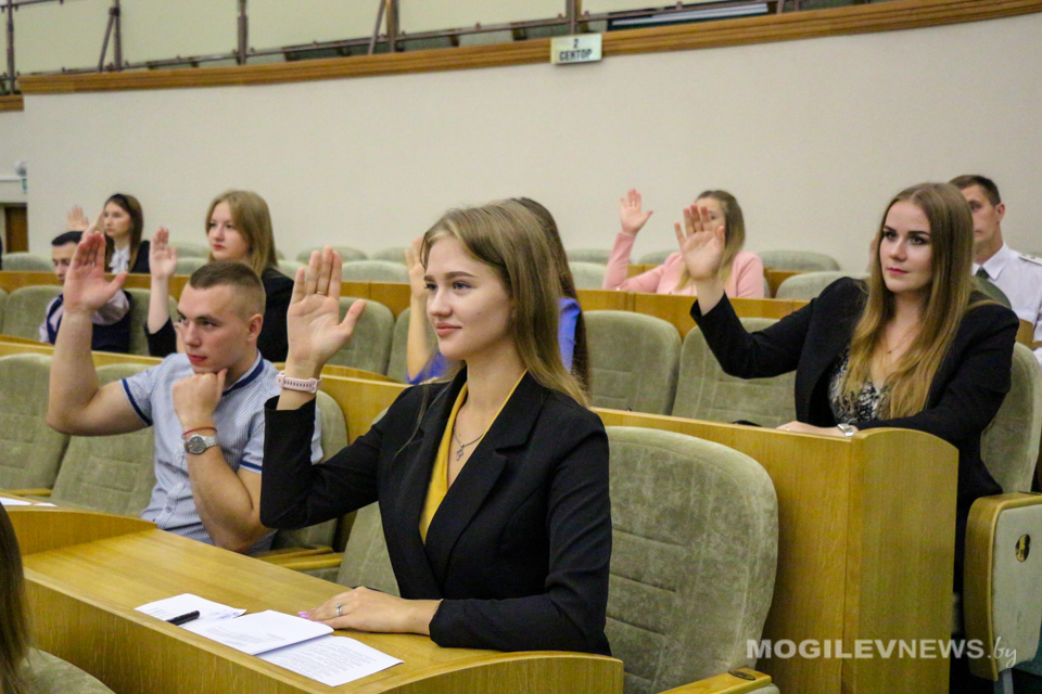Первое заседание молодежного парламента прошло в Могилеве. Фото