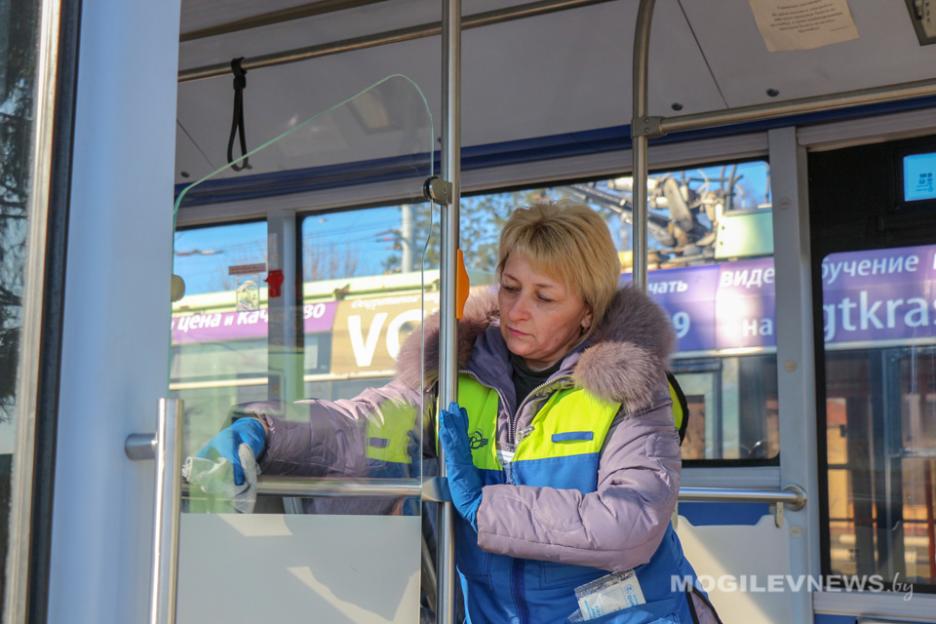 Общественный транспорт в Могилеве дезинфицируют после каждой смены. Видео