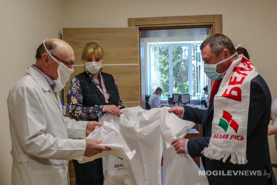 Медицинские костюмы вручили врачам Могилевской больницы №1