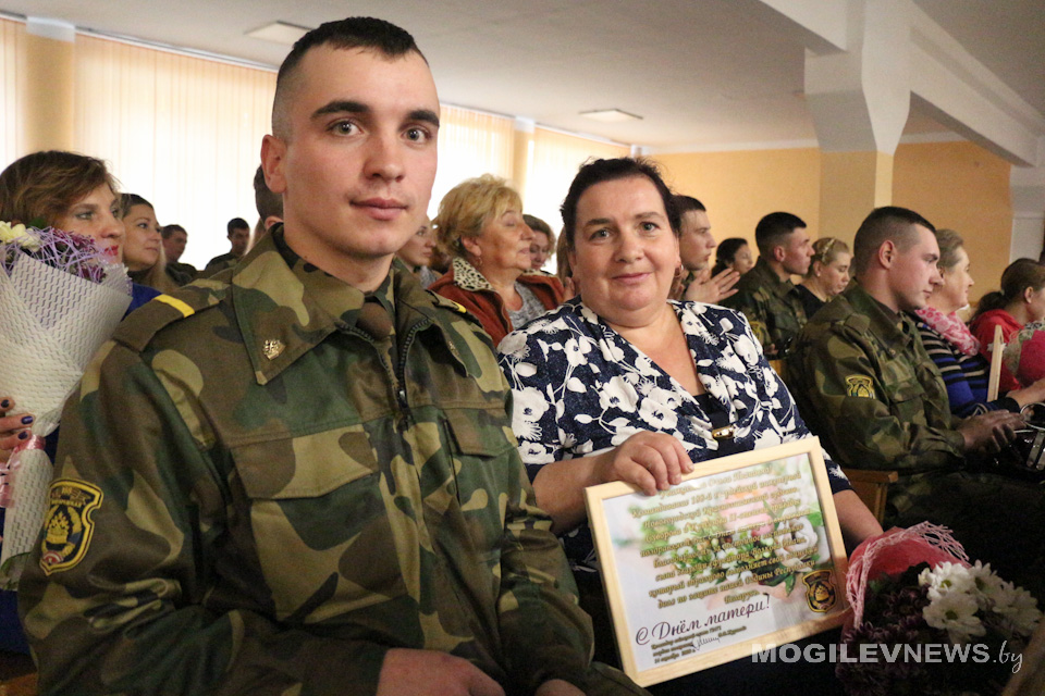 Праздничное мероприятие, посвященное Дню матери, прошло в воинской части 72471. Фото