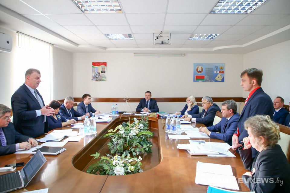 Председатель Могилевского облисполкома провел выездной прием в «Заре»