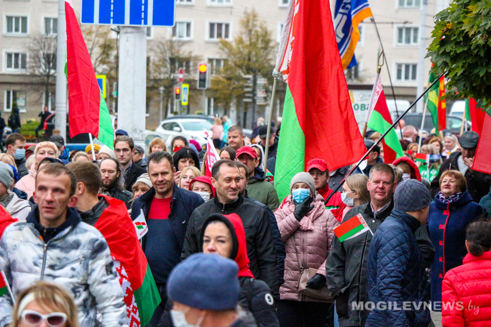 Шествие в поддержку мира и процветания страны состоялось в Могилеве. Фото