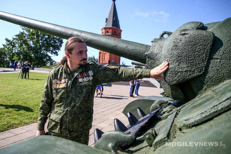 Противотанковую самоходку установили на Буйничском поле. Фото