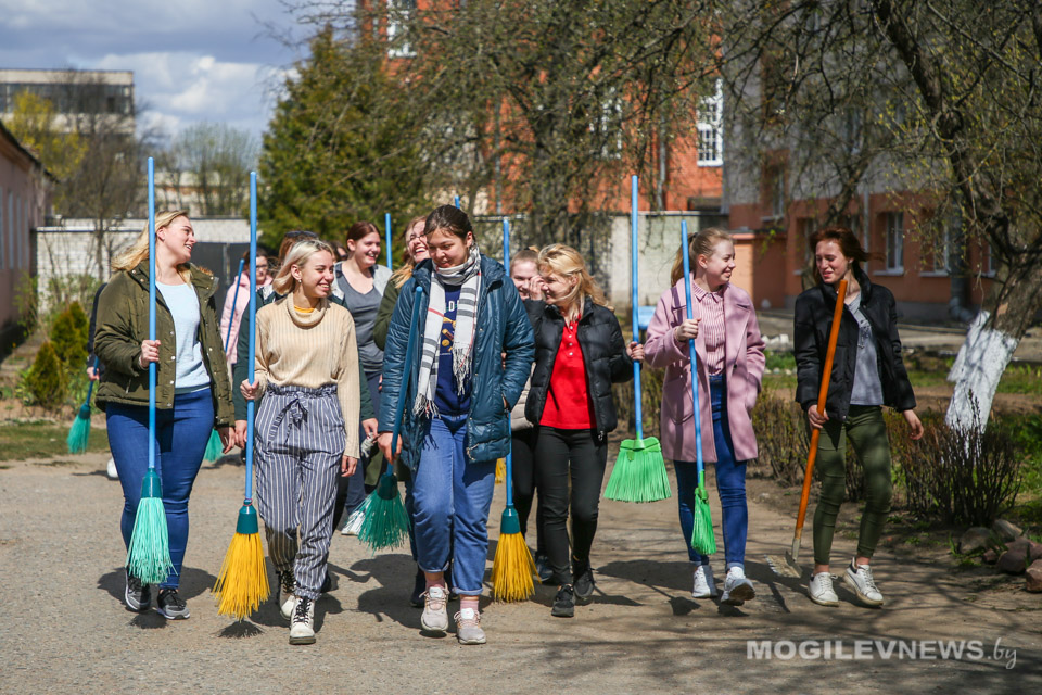Более 250 тысяч жителей Могилевской области приняли участие в республиканском субботнике. Фото