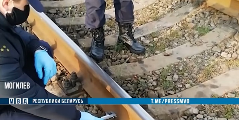 В Могилеве и Бобруйске неизвестные установили проволоку на ЖД пути. Видео