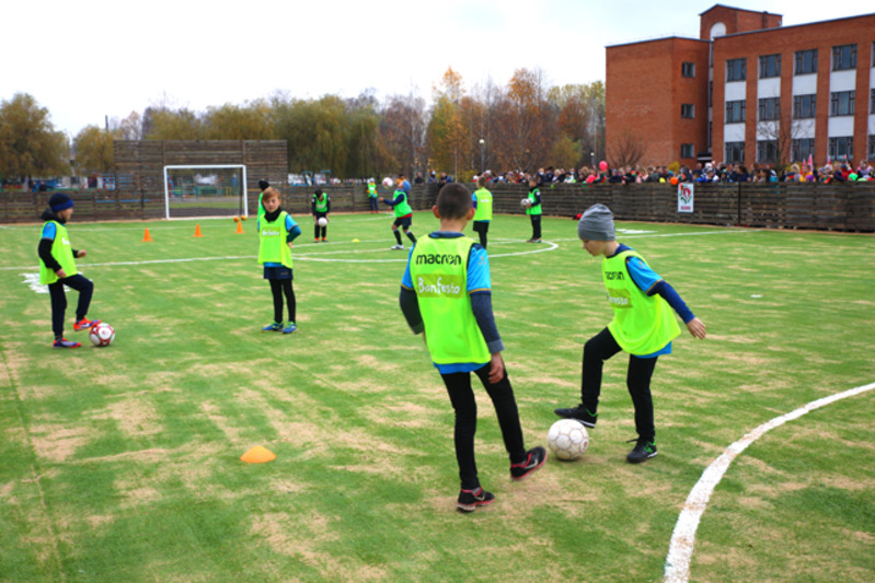 В Климовичах открыли мини-футбольную площадку