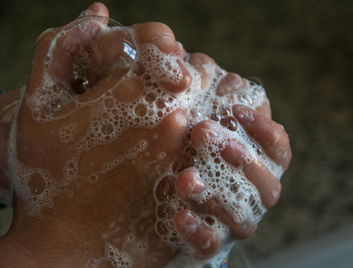 Соблюдение гигиены рук позволяет снизить риск инфицирования коронавирусом - эпидемиолог