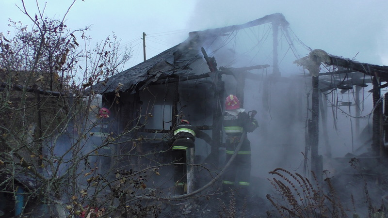В Могилевском районе сгорела дача – хозяйка проверяла герметичность с помощью открытого огня. Фото