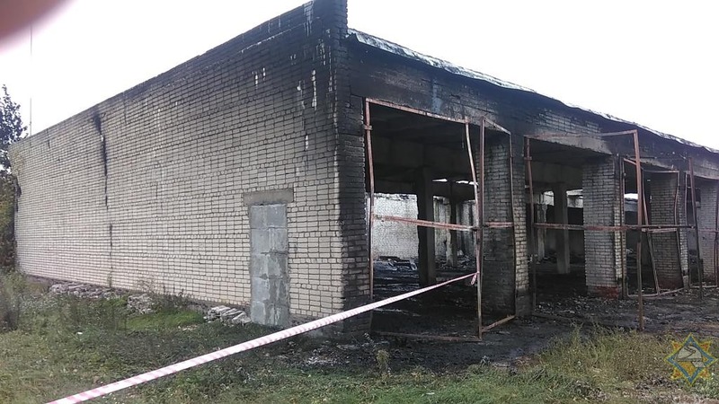 Пожар в неэксплуатируемом одноэтажном кирпичном здании произошел в Осиповичах