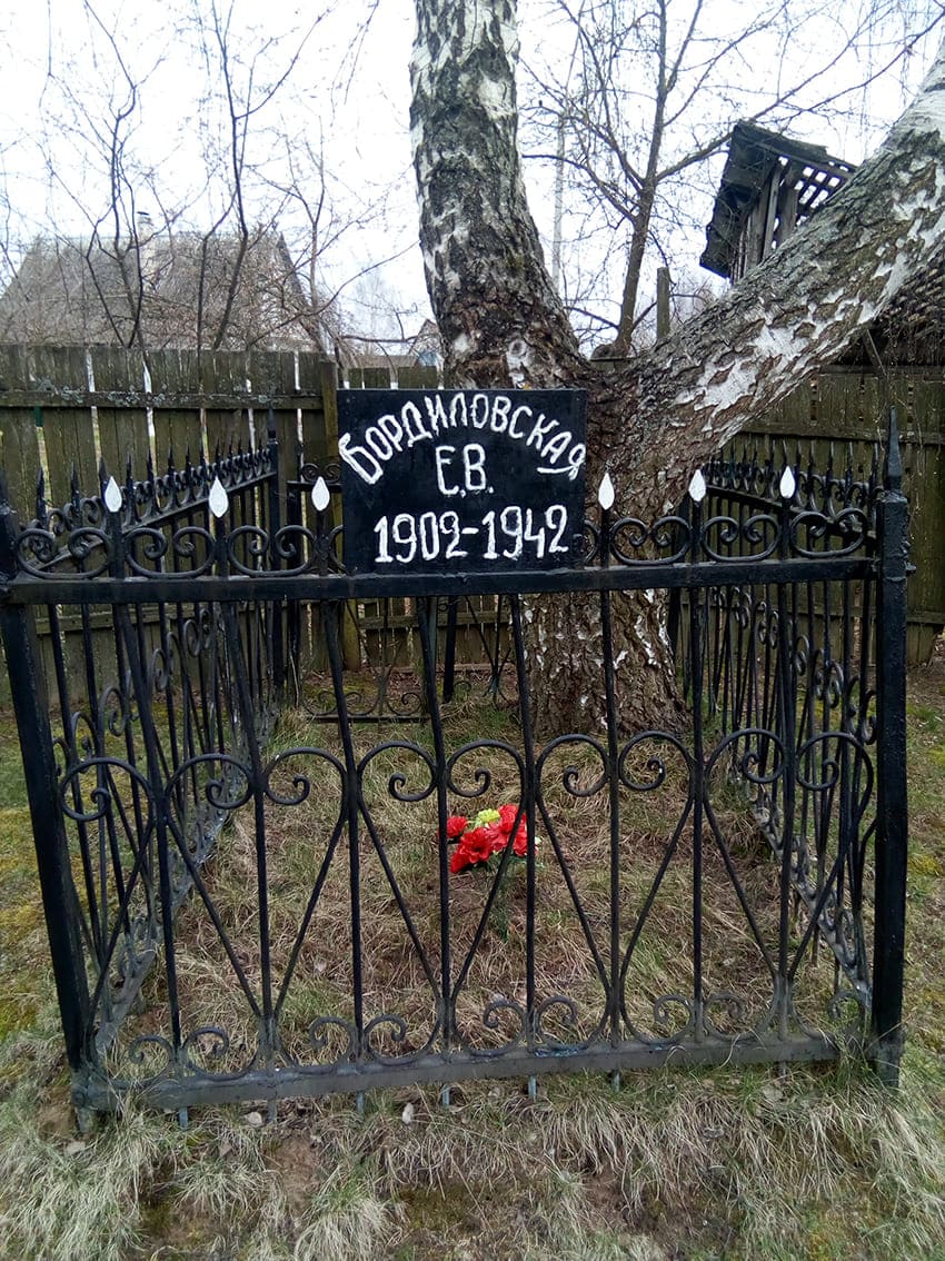 Могила жительницы деревни Могилевского района, погибшей от рук немцев, признана воинским захоронением