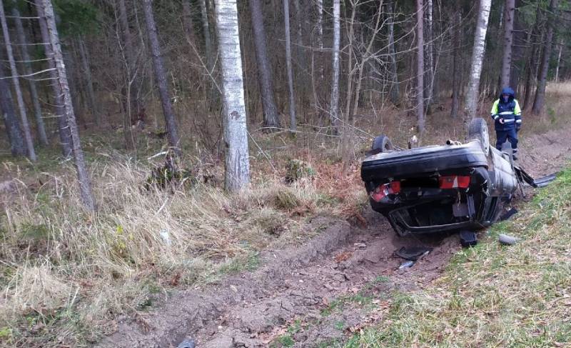 Seat опрокинулся в Костюковичском районе, пострадала пассажирка