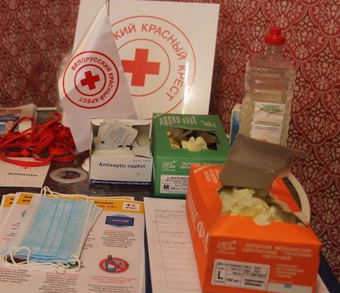 Волонтеры в Круглом помогают пожилым людям с доставкой продуктов и лекарств