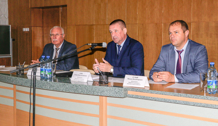 В Кировском районе прошел семинар-учеба под руководством губернатора области Леонида Зайца. Фото