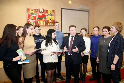 Открытый урок с учениками агроклассов провели в Горецком райисполкоме