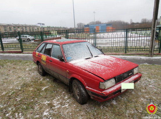Пьяный бобручанин пытался похитить автомобиль, но застрял на газоне