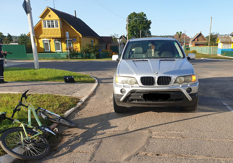 BMW в Шклове сбил 14-летнюю велосипедистку