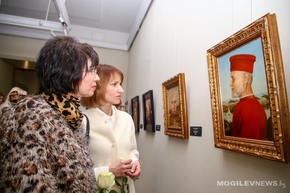 Выставка работ Никаса Сафронова в Могилеве продлена