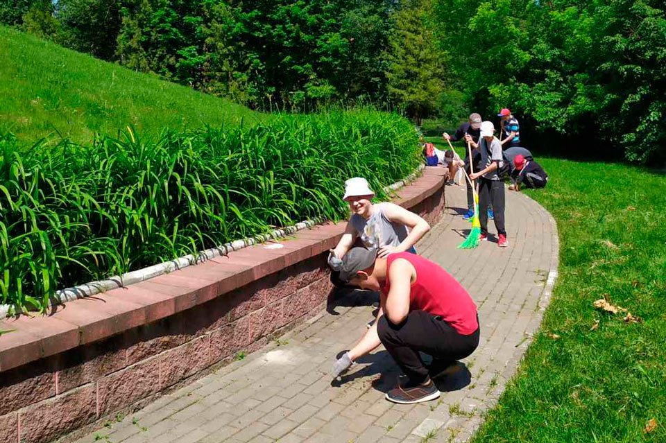 В Кричеве приступил к работе первый экологический студенческий отряд