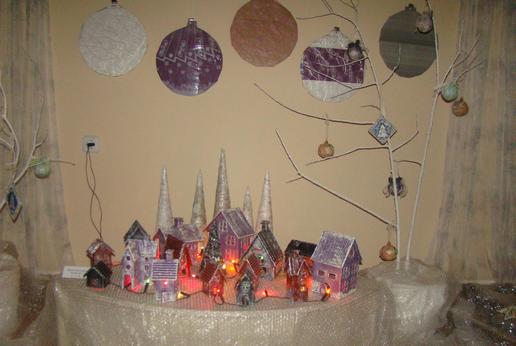 Выставка елочных украшений, праздничной атрибутики и новогодних открыток «Зимний вернисаж» работает в Горках