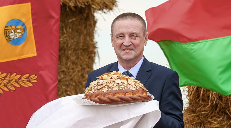В этом году аграрии Могилевской области внесли достойный вклад в общереспубликанский каравай - интервью Леонида Зайца