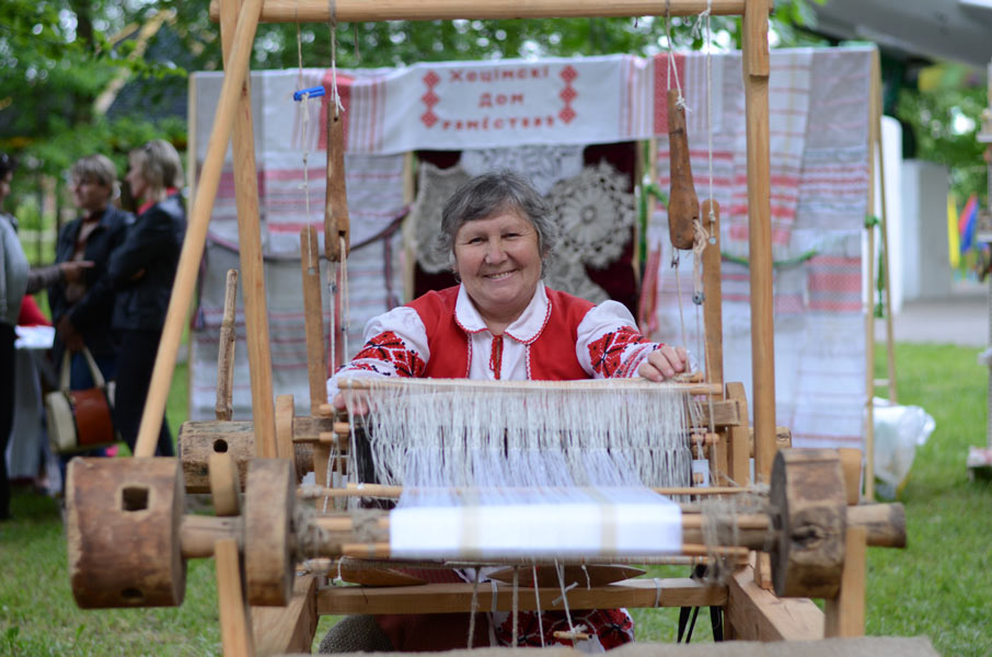 Традиции ткачества возрождают в Хотимске