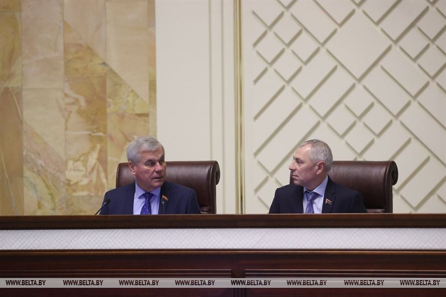 Принят в первом чтении законопроект "О республиканском бюджете на 2022 год"