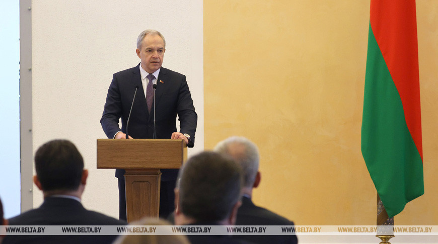 "Профессионалы и преданные родной земле люди". Игорь Сергеенко вручил госнаграды представителям различных сфер