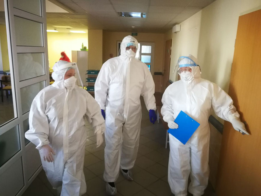 Зарплата медработникам в дальнейшем должна быть сохранена на таком же уровне - Пиневич